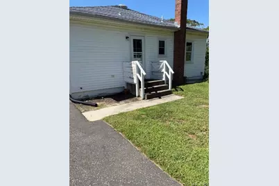 424 Sweezy Avenue, Riverhead, NY 11901 - Photo 3