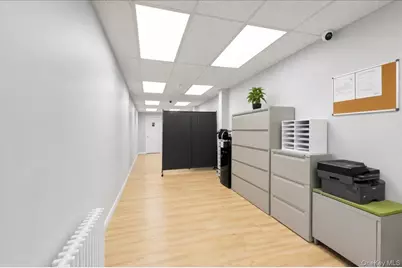 1432 Gun Hill Rd E, Bronx, NY 10469 - Photo 25