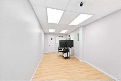 1432 Gun Hill Rd E, Bronx, NY 10469 - Photo 5
