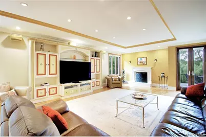 527 Manhasset Woods Road, Manhasset, NY 11030 - Photo 13