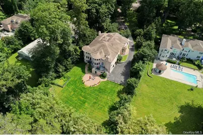 527 Manhasset Woods Road, Manhasset, NY 11030 - Photo 5