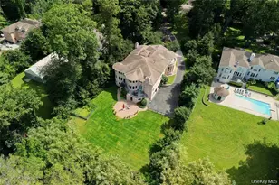 527 Manhasset Woods Rd, Manhasset, NY 11030 - Photo 5