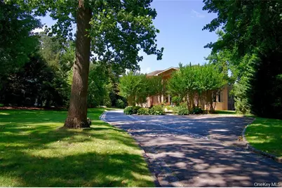 527 Manhasset Woods Road, Manhasset, NY 11030 - Photo 33