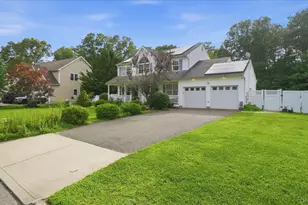 53 Howard Dr, Coram, NY 11727 - Photo 3