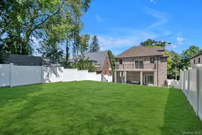 8366 Charlecote Ridge, Jamaica, NY 11432 - Photo 31