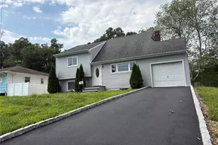 24 Carl St, Ronkonkoma, NY 11779 - Photo 3