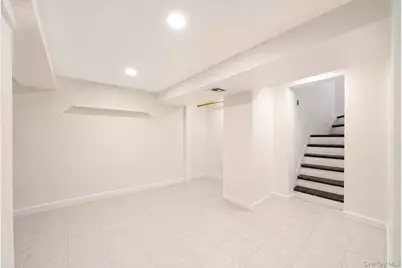 11 Verbena Court, Hicksville, NY 11801 - Photo 29