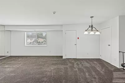 42 Pointe Circle South #0, Coram, NY 11727 - Photo 7