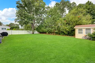43 Manhattan Avenue, West Babylon, NY 11704 - Photo 3