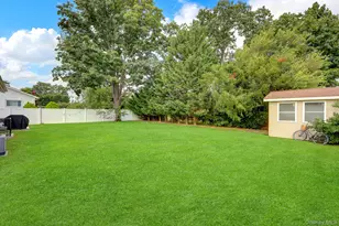 43 Manhattan Ave, West Babylon, NY 11704 - Photo 3