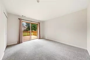 207 Lake Pointe Cir, Middle Island, NY 11953 - Photo 25