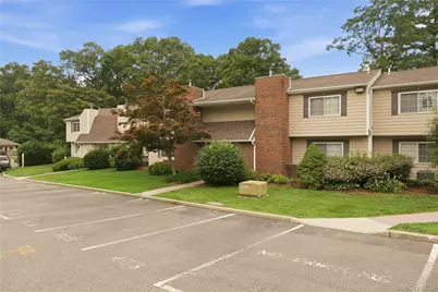 207 Lake Pointe Circle #207, Middle Island, NY 11953 - Photo 5
