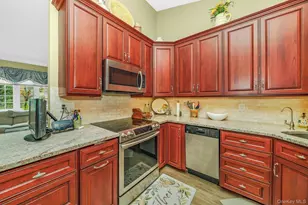 30 Sarah Ct, Amityville, NY 11701 - Photo 19