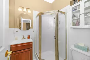 30 Sarah Ct, Amityville, NY 11701 - Photo 25