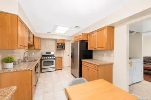 5 Cathy Ln, Great Neck, NY 11024 - Photo 9