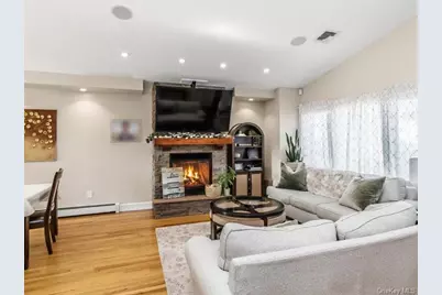 260 W 20th Street, Deer Park, NY 11729 - Photo 3