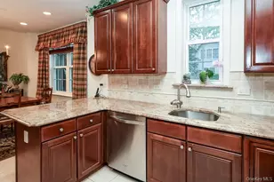 643 Verona Dr, Melville, NY 11747 - Photo 5