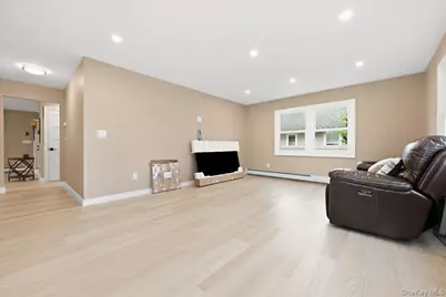 828 Bruce Drive, Wantagh, NY 11793 - Photo 7