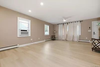 828 Bruce Drive, Wantagh, NY 11793 - Photo 5