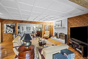 1 Jason Ct, Dix Hills, NY 11746 - Photo 7
