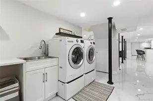 27-17 Ericsson St, East Elmhurst, NY 11369 - Photo 43