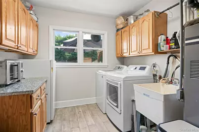 73 Maple Avenue, Bay Shore, NY 11706 - Photo 17