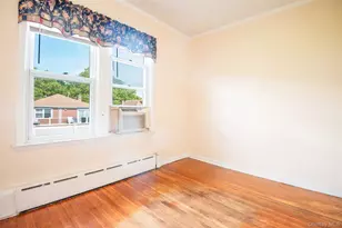 916 Hollywood Ave, Bronx, NY 10465 - Photo 11