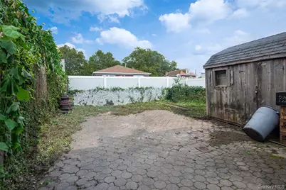 916 Hollywood Avenue, Bronx, NY 10465 - Photo 19