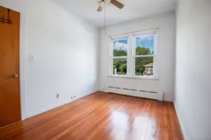916 Hollywood Ave, Bronx, NY 10465 - Photo 9