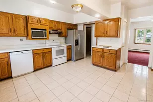 32 Hasbrouck St, Newburgh, NY 12550 - Photo 3