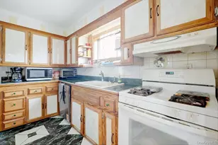 437 Moffitt Blvd, Islip, NY 11751 - Photo 3