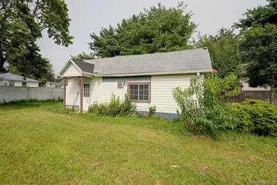 437 Moffitt Boulevard, Islip, NY 11751 - Photo 23