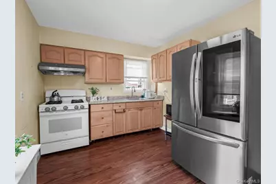 35 79th Avenue, New Hyde Park, NY 11040 - Photo 5
