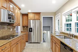 4 Honey Ln W, Miller Place, NY 11764 - Photo 13