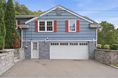 4 Honey Lane W, Miller Place, NY 11764 - Photo 3