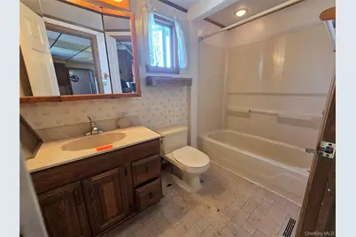 533 S 8th Street, Lindenhurst, NY 11757 - Photo 9