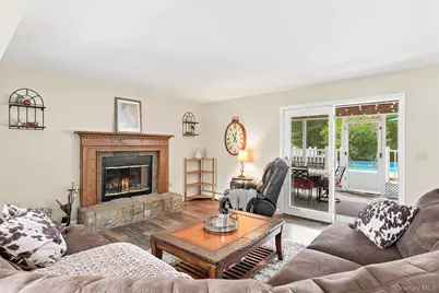 18 English Way, Pleasant Valley, NY 12569 - Photo 11