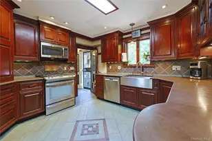 3 Crestwood Pl, Great Neck, NY 11024 - Photo 5