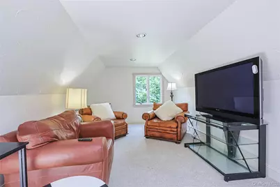 3 Crestwood Place, Great Neck, NY 11024 - Photo 13