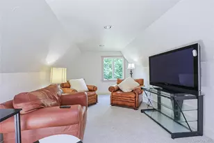 3 Crestwood Pl, Great Neck, NY 11024 - Photo 13