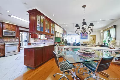 3 Crestwood Place, Great Neck, NY 11024 - Photo 7