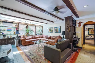 3 Crestwood Place, Great Neck, NY 11024 - Photo 3