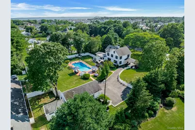 75 S Penataquit Avenue, Bay Shore, NY 11706 - Photo 41