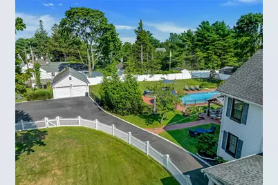 75 S Penataquit Avenue, Bay Shore, NY 11706 - Photo 45