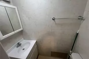 82-69 166th St, Jamaica, NY 11432 - Photo 5