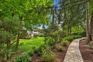 20 Chestnut Dr, East Hills, NY 11576 - Photo 7