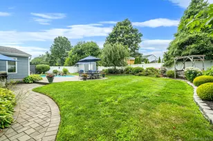 4 Loma St, Medford, NY 11763 - Photo 35