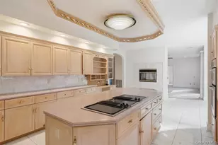 7 Dallas Dr, Poughkeepsie, NY 12603 - Photo 5
