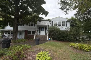 334 Sunrise Ave, Sayville, NY 11782 - Photo 3