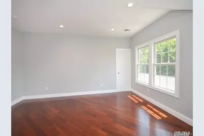 12 Nesaquake Avenue, Port Washington, NY 11050 - Photo 7